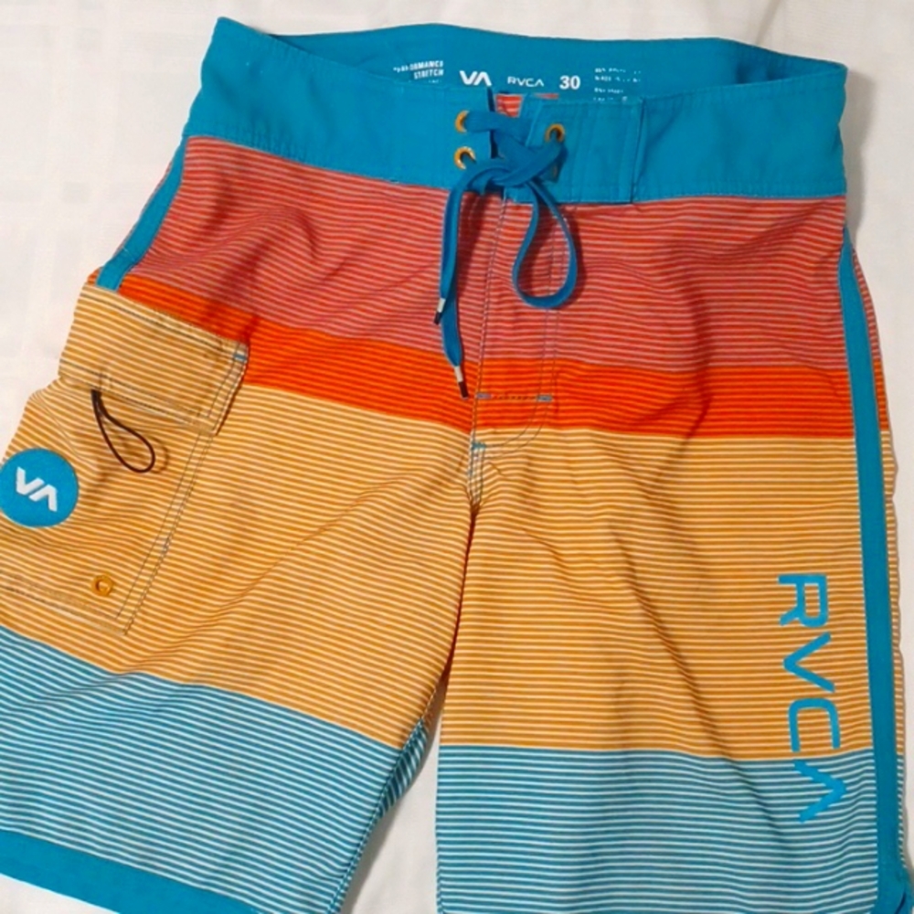RVCA, Mens unlined swim shorts. SZ 30